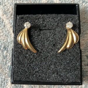 GOLD & DIAMOND earrings